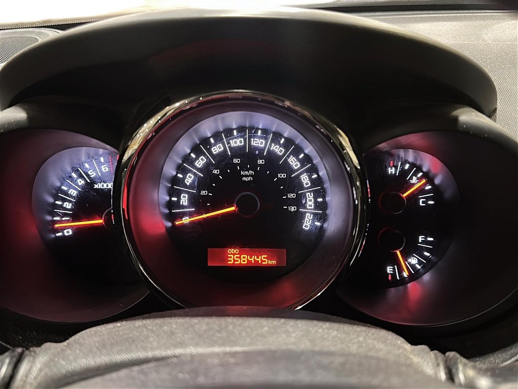 2011 Kia Soul 1.6L 5sp in Brantford, Ontario - 13 - w1024h768px