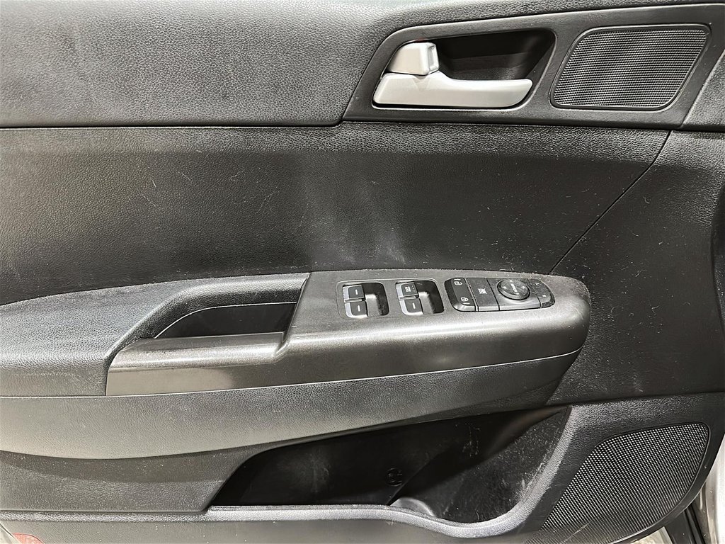 2017 Kia Sportage LX in Brantford, Ontario - 9 - w1024h768px