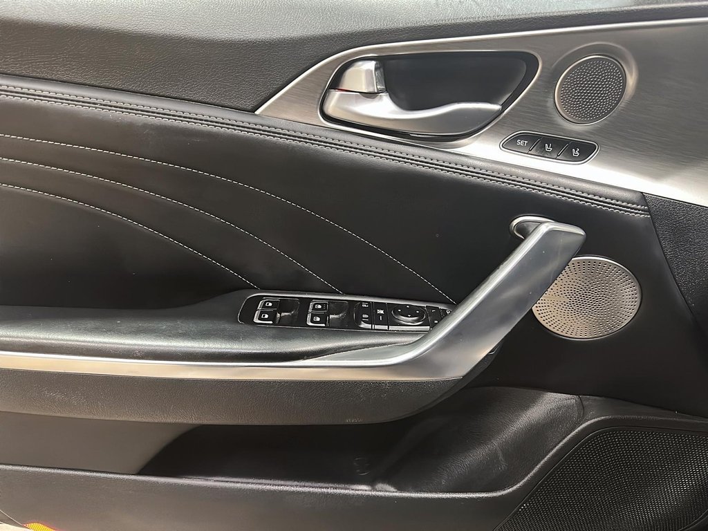 2022 Kia Stinger GT Elite in Stratford, Ontario - 10 - w1024h768px