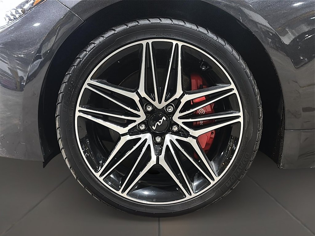2022 Kia Stinger GT Elite in Stratford, Ontario - 7 - w1024h768px