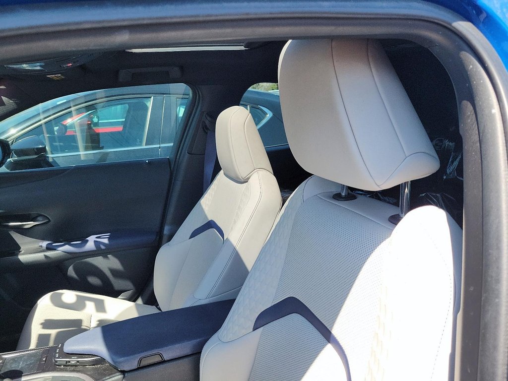 2021 Lexus UXh 250h AWD in Brantford, Ontario - 12 - w1024h768px