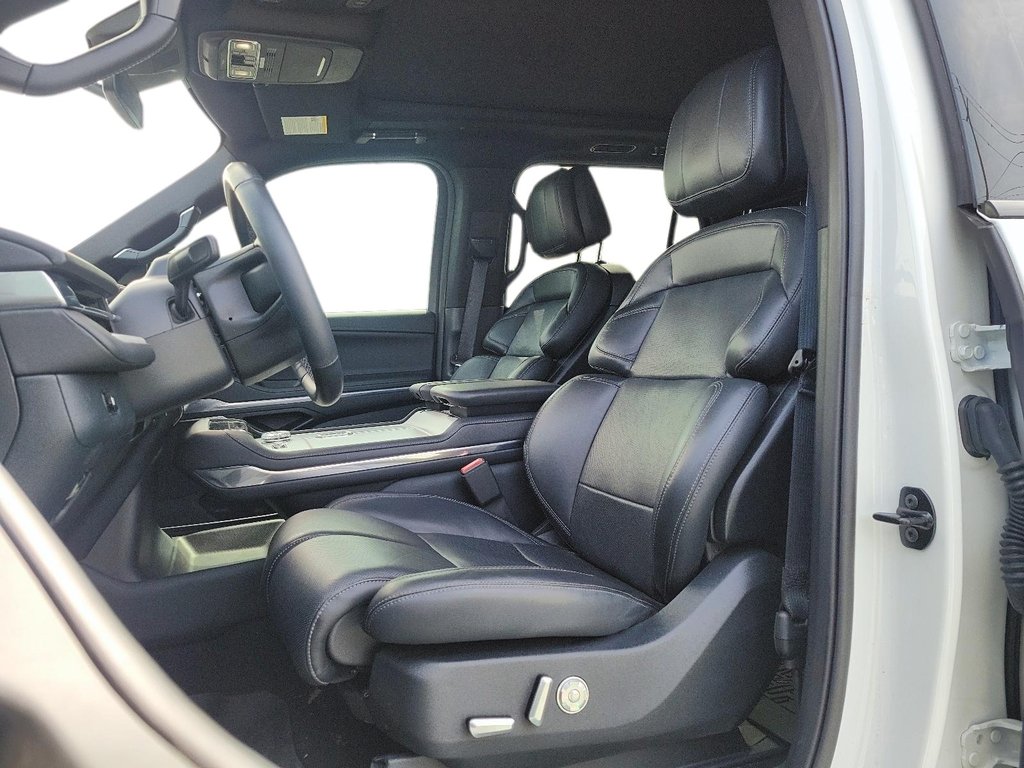 2025 Lincoln Navigator Reserve 4x4 in Brantford, Ontario - 8 - w1024h768px