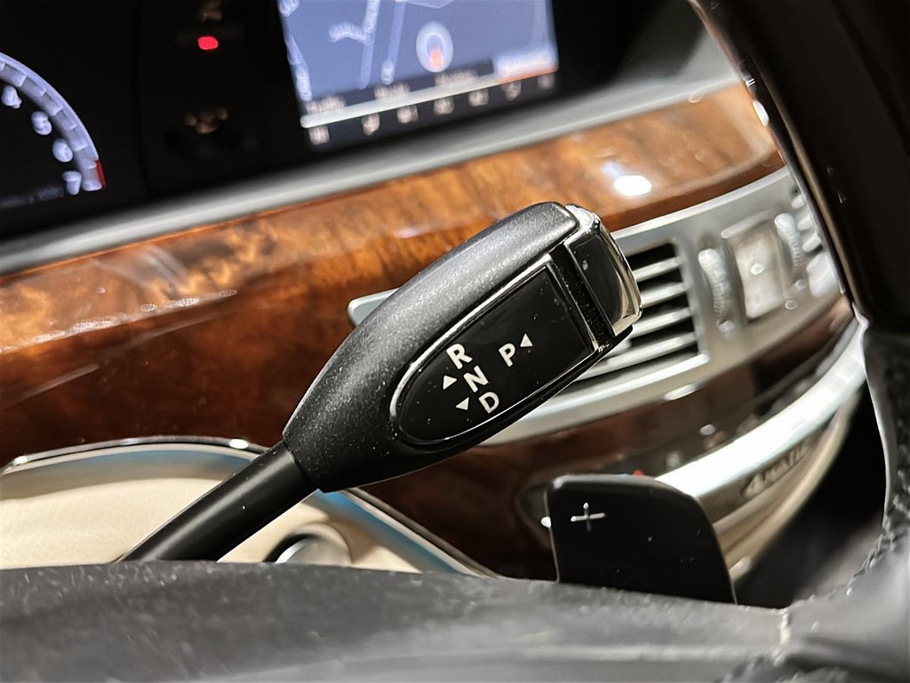 2013 Mercedes-Benz S550V4M 4MATIC Sedan in Brantford, Ontario - 14 - w1024h768px