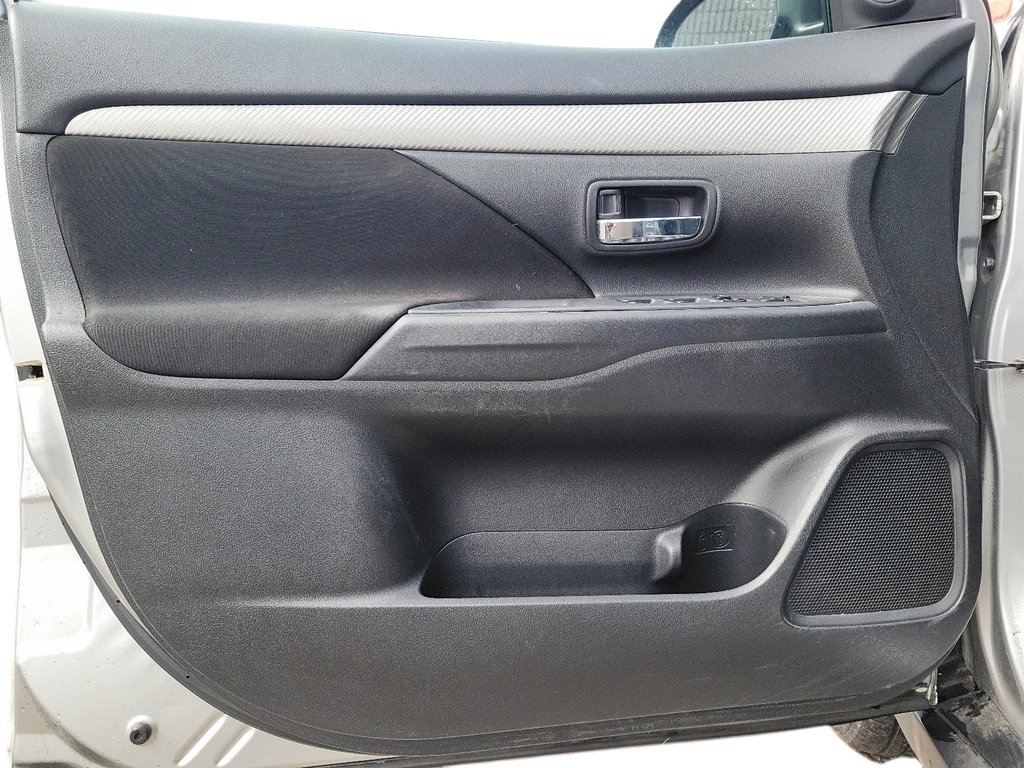 2018 Mitsubishi Outlander ES AWC in Brantford, Ontario - 10 - w1024h768px