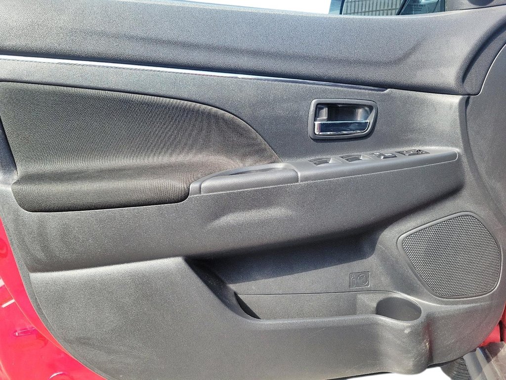 2023 Mitsubishi RVR SE FWD - CVT in Brantford, Ontario - 10 - w1024h768px