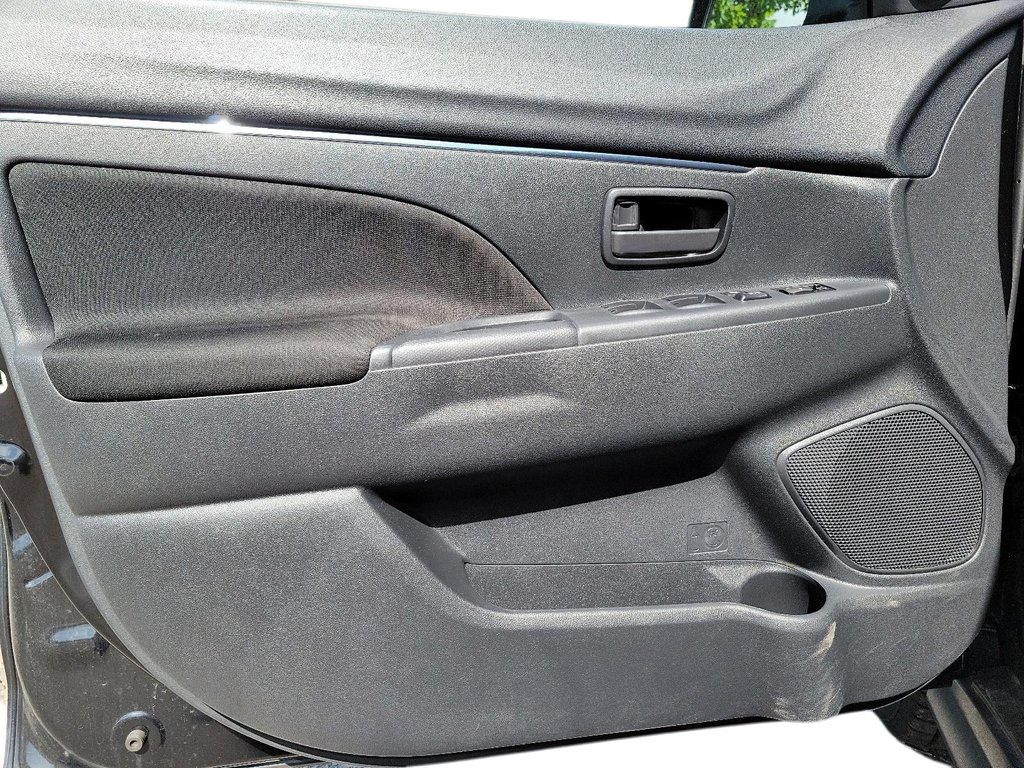 2024 Mitsubishi RVR ES AWC in Brantford, Ontario - 10 - w1024h768px