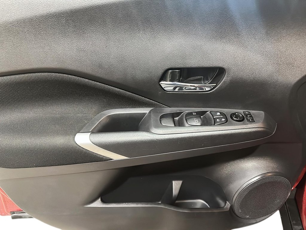 2025 Nissan Kicks Play SV FWD in Brantford, Ontario - 10 - w1024h768px