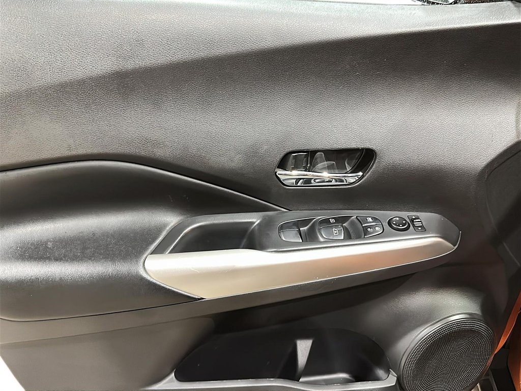 2019 Nissan Kicks SR CVT in Stratford, Ontario - 10 - w1024h768px