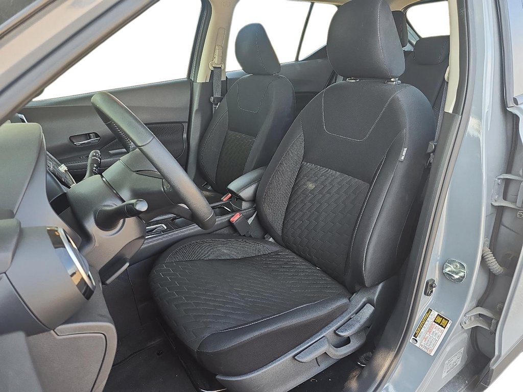 2023 Nissan Kicks SV CVT in Brantford, Ontario - 8 - w1024h768px
