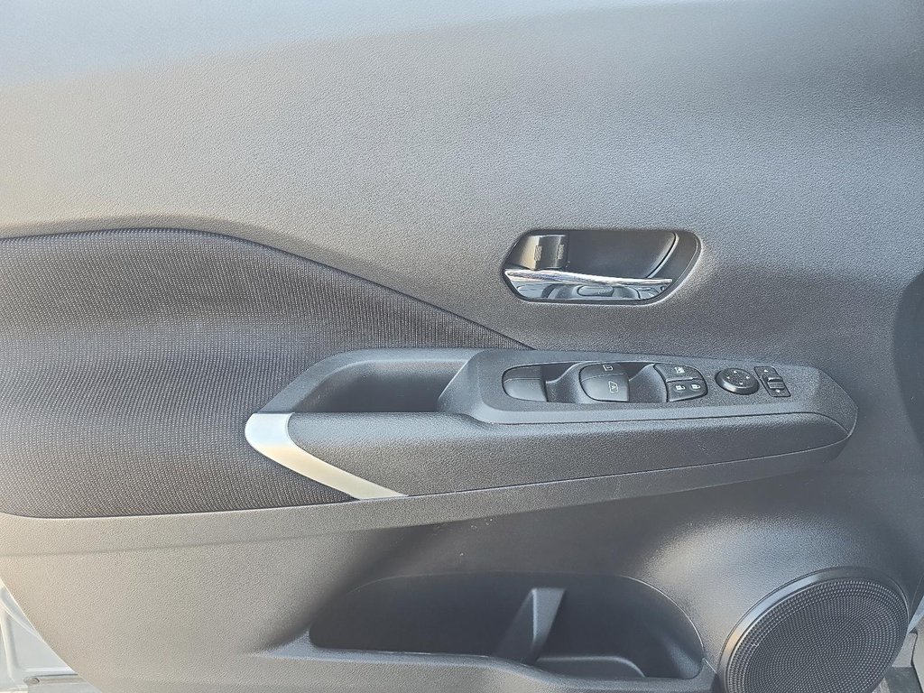 2023 Nissan Kicks SV CVT in Brantford, Ontario - 10 - w1024h768px