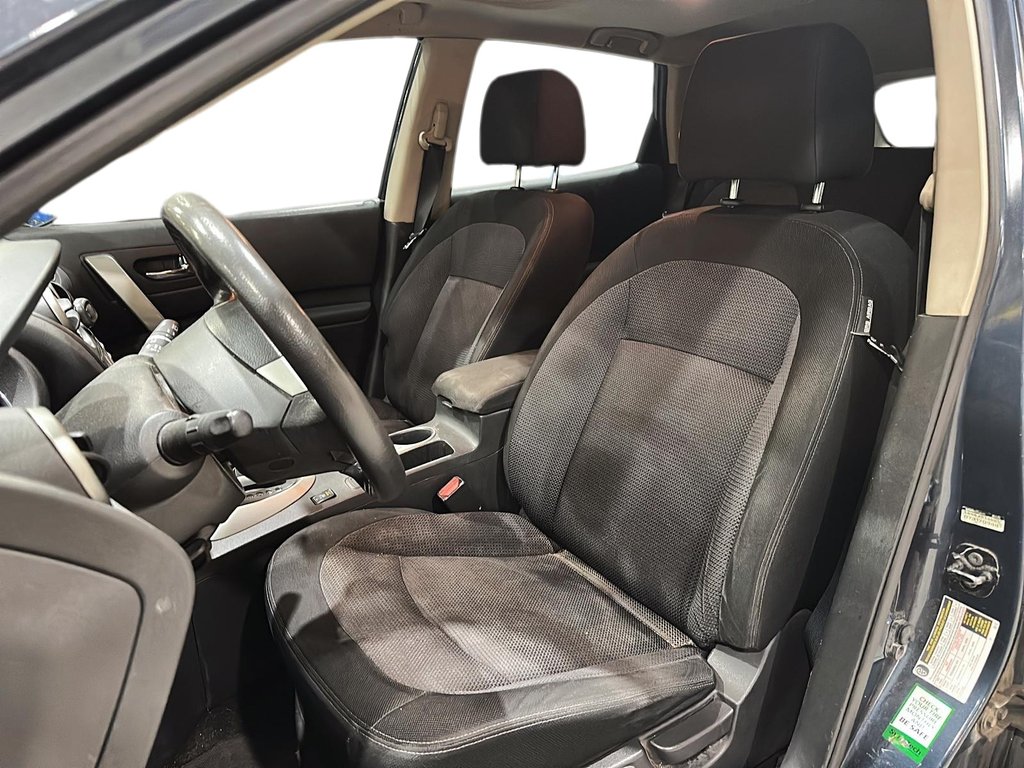 2012 Nissan Rogue SV FWD CVT in Brantford, Ontario - 8 - w1024h768px