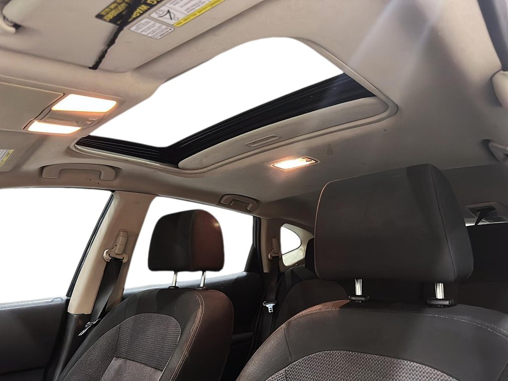 2012 Nissan Rogue SV FWD CVT in Brantford, Ontario - 15 - w1024h768px