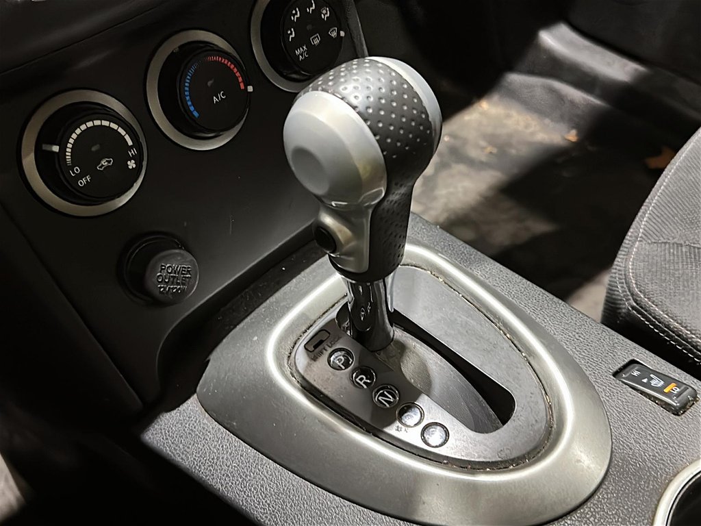 2012 Nissan Rogue SV FWD CVT in Brantford, Ontario - 14 - w1024h768px