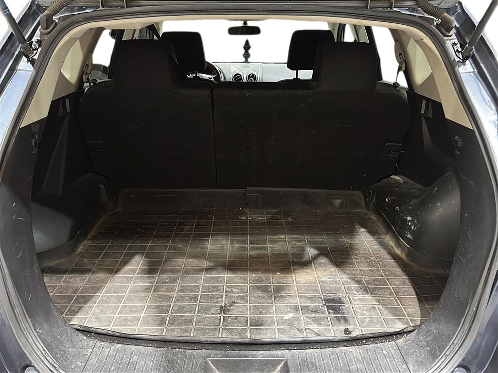 2012 Nissan Rogue SV FWD CVT in Brantford, Ontario - 6 - w1024h768px