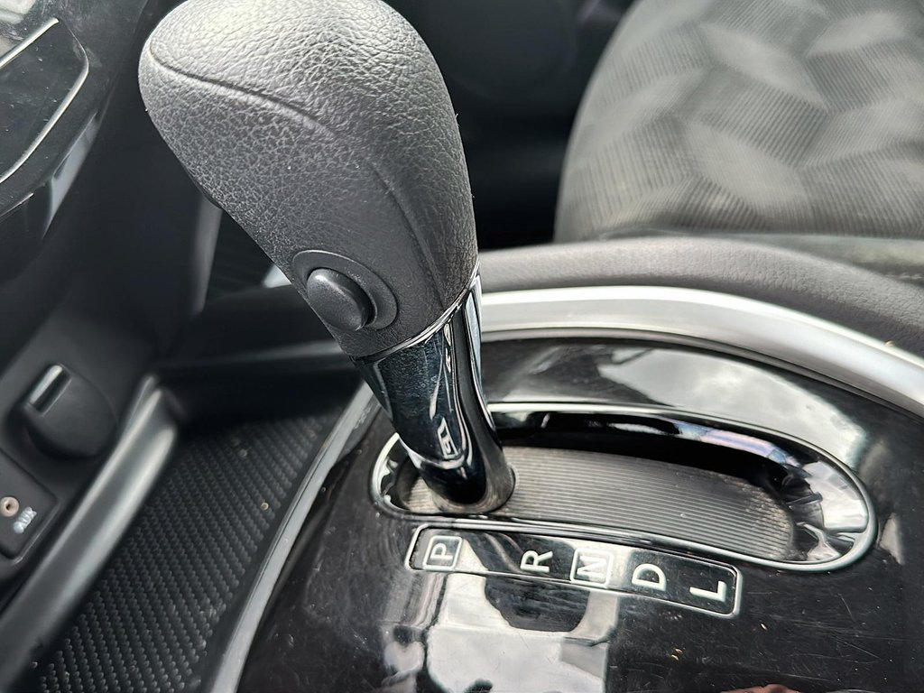 2016 Nissan Rogue SV AWD CVT in Brantford, Ontario - 13 - w1024h768px