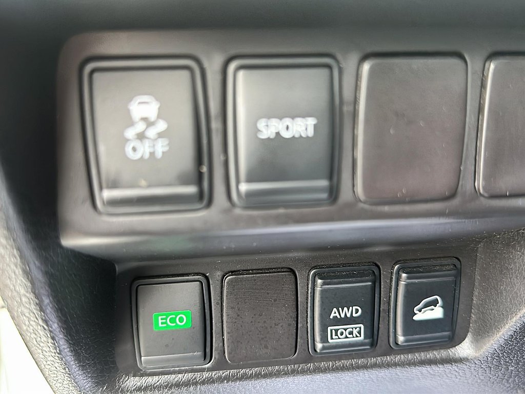 2016 Nissan Rogue SV AWD CVT in Brantford, Ontario - 14 - w1024h768px