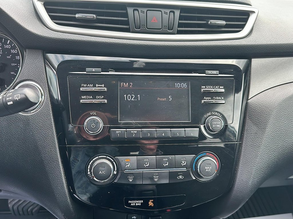 2016 Nissan Rogue SV AWD CVT in Brantford, Ontario - 12 - w1024h768px