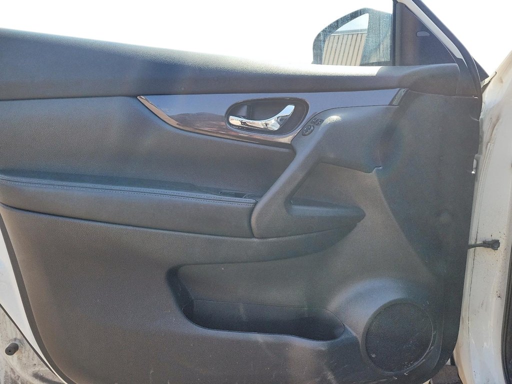 2019 Nissan Rogue SV AWD CVT in Brantford, Ontario - 8 - w1024h768px