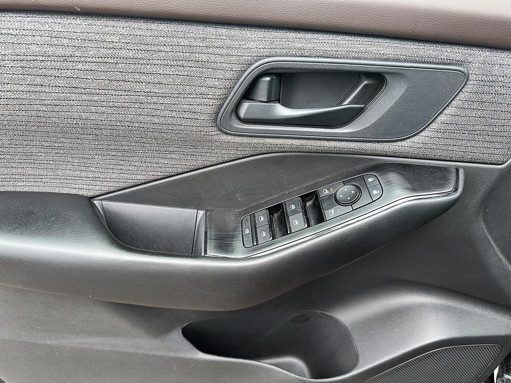 2023 Nissan Rogue S AWD CVT in Stratford, Ontario - 10 - w1024h768px
