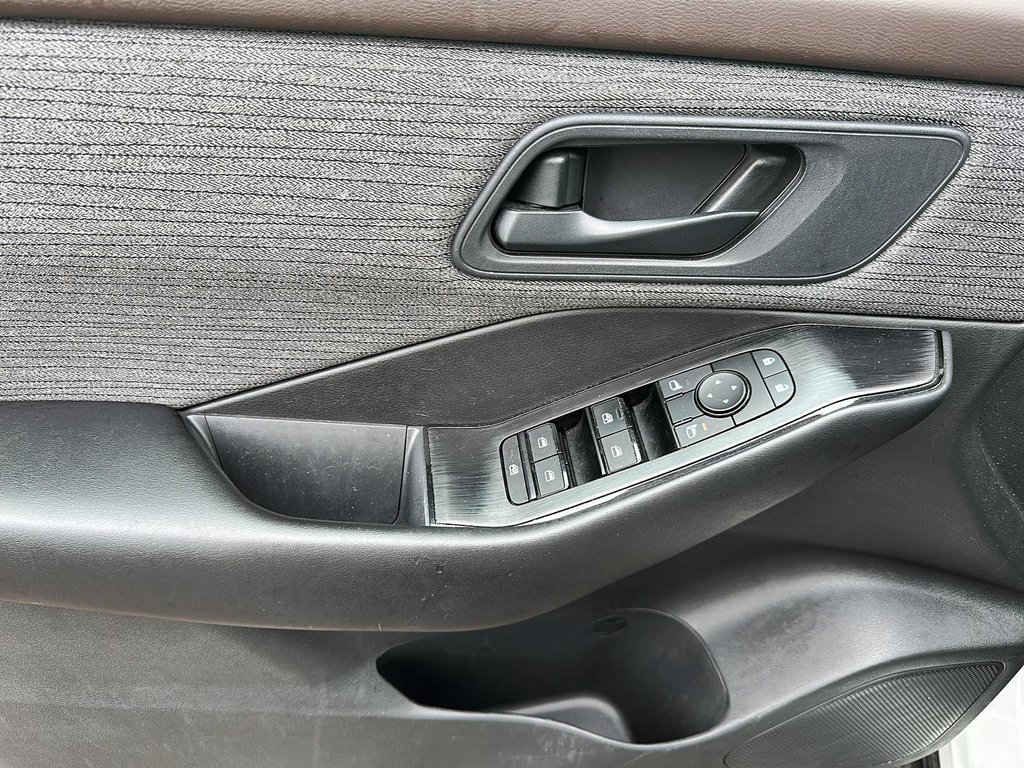 2023 Nissan Rogue S AWD CVT in Stratford, Ontario - 10 - w1024h768px
