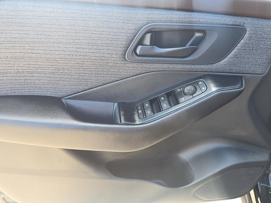 2023 Nissan Rogue S AWD CVT in Brantford, Ontario - 10 - w1024h768px