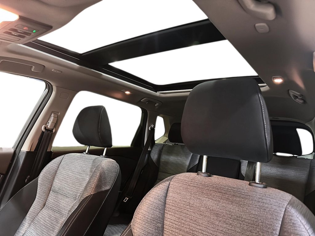 2023 Nissan Rogue SV AWD CVT in Stratford, Ontario - 16 - w1024h768px