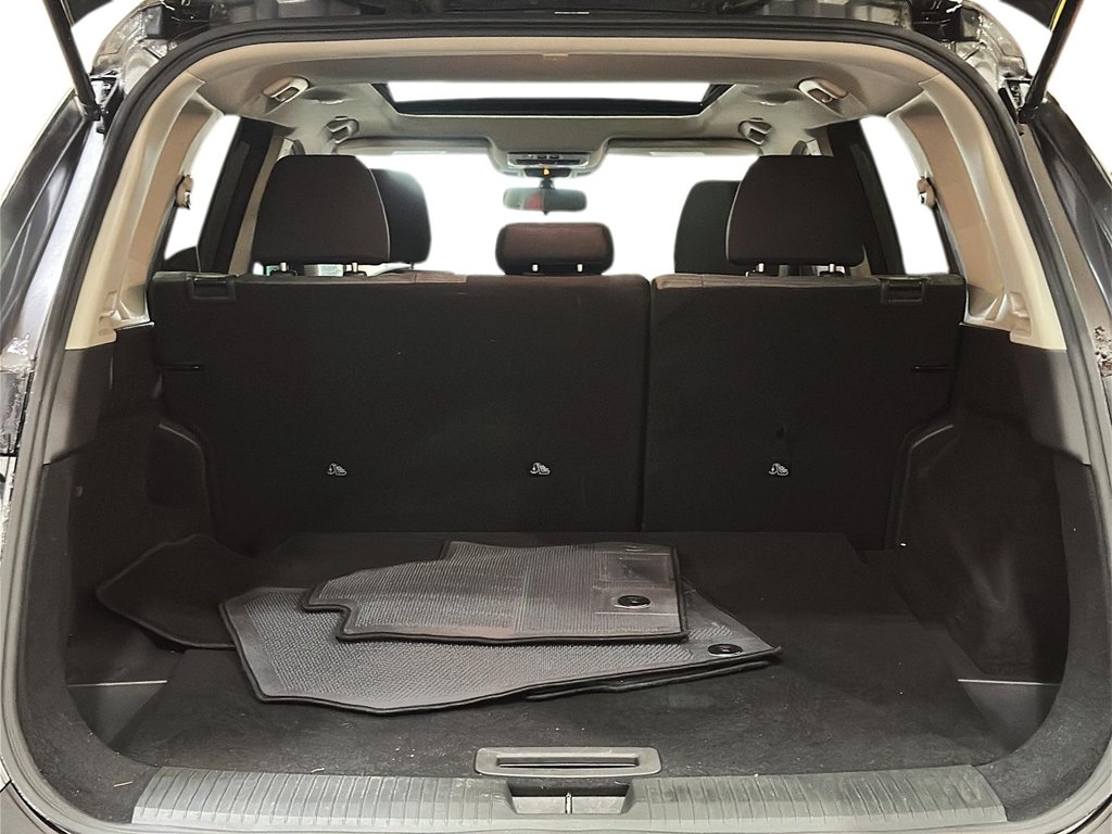 2023 Nissan Rogue SV AWD CVT in Stratford, Ontario - 6 - w1024h768px