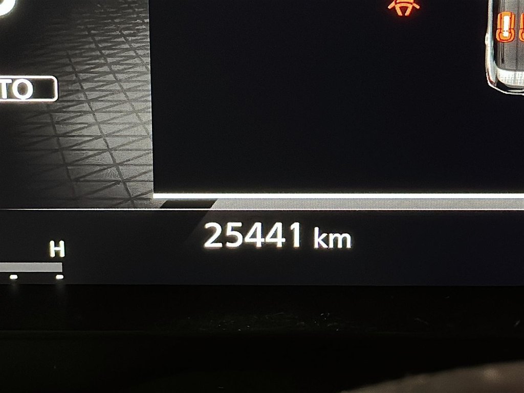 2023 Nissan Rogue Platinum CVT in Stratford, Ontario - 11 - w1024h768px