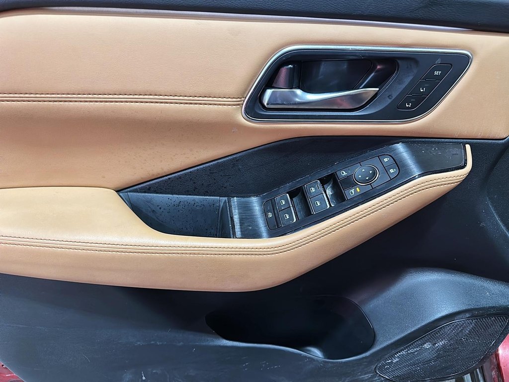 2023 Nissan Rogue Platinum CVT in Stratford, Ontario - 9 - w1024h768px