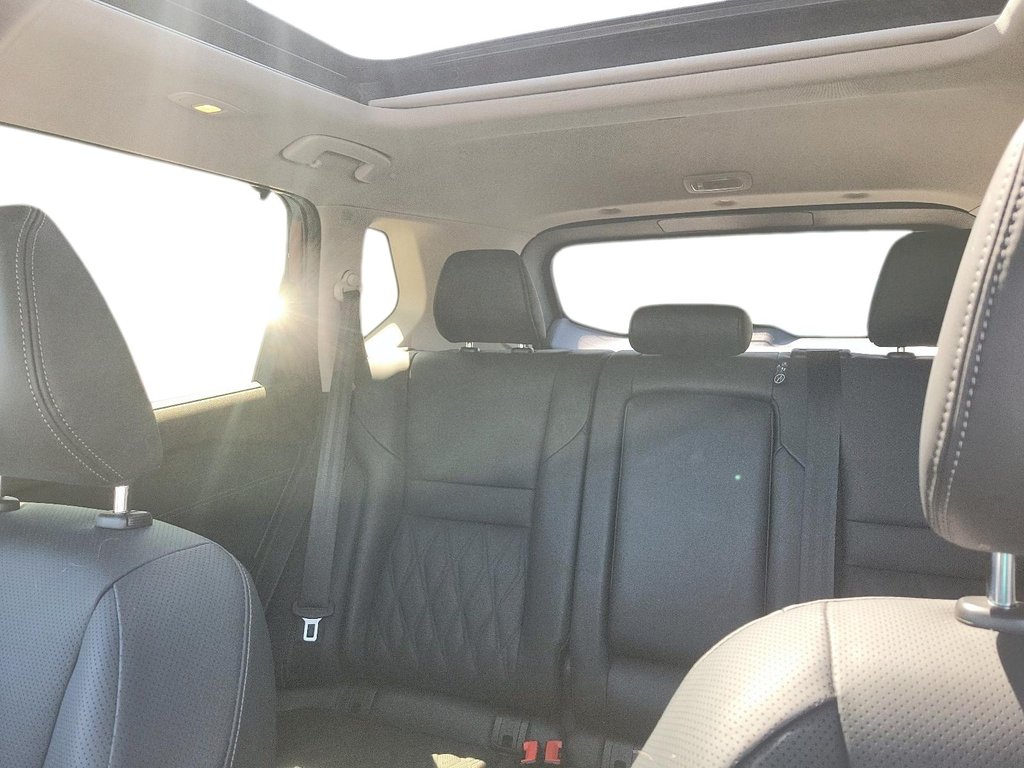2023 Nissan Rogue Platinum CVT in Brantford, Ontario - 19 - w1024h768px