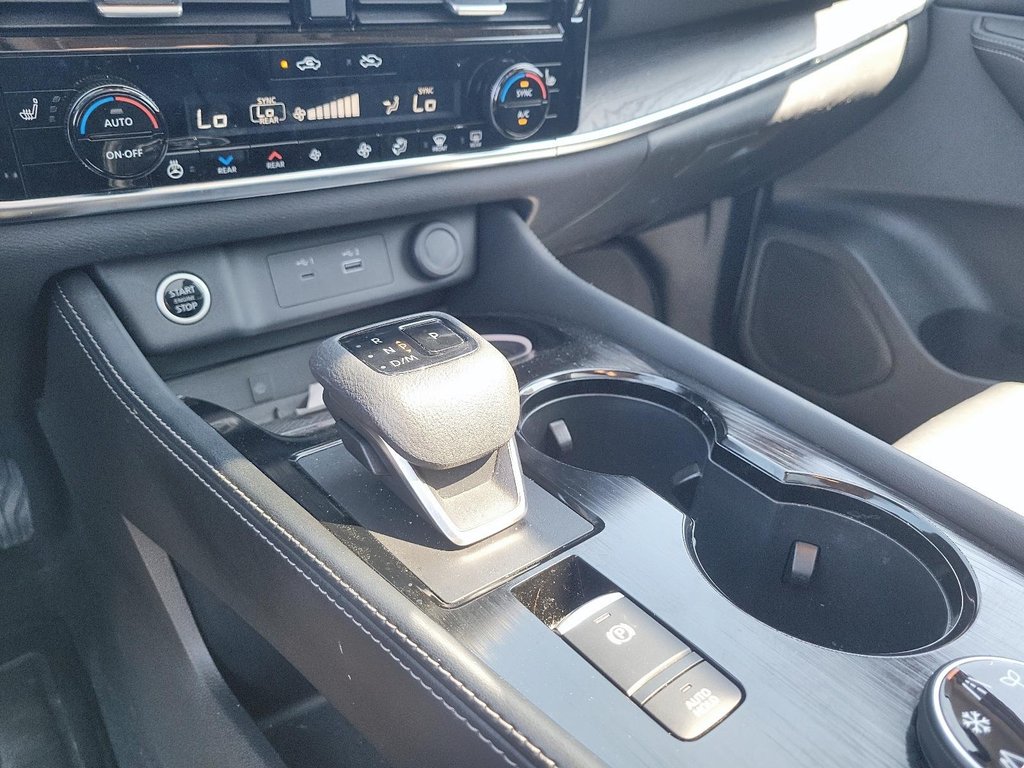 2023 Nissan Rogue Platinum CVT in Brantford, Ontario - 18 - w1024h768px