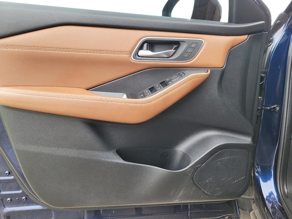 2024 Nissan Rogue AWD Platinum in Brantford, Ontario - 10 - w1024h768px