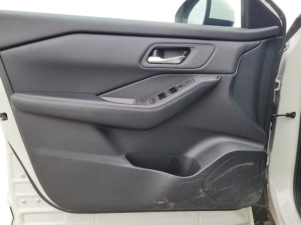 2024 Nissan Rogue AWD SV Moonroof in Brantford, Ontario - 10 - w1024h768px