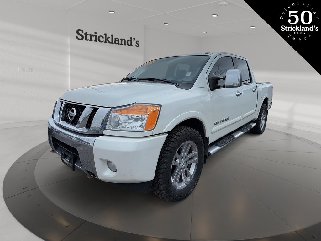 2014  Titan Crew Cab SV 4X4 SWB in Stratford, Ontario - 1 - w1024h768px