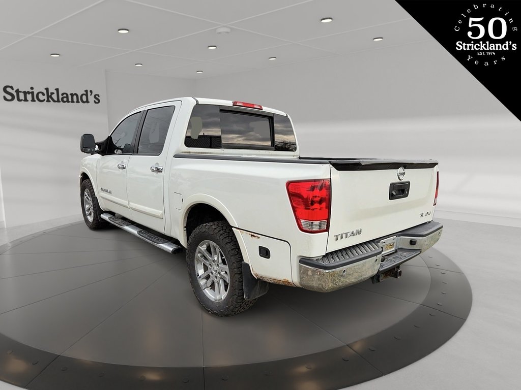 2014  Titan Crew Cab SV 4X4 SWB in Stratford, Ontario - 4 - w1024h768px