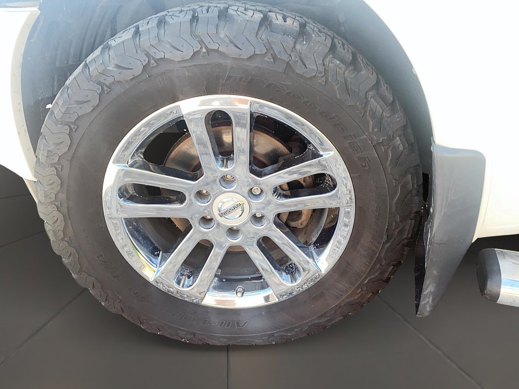 2014 Nissan Titan Crew Cab SV 4X4 SWB in Brantford, Ontario - 7 - w1024h768px