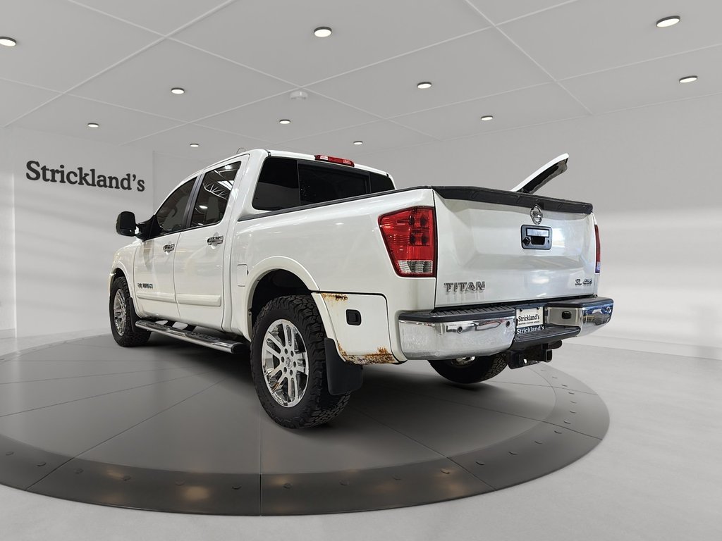 2014 Nissan Titan Crew Cab SV 4X4 SWB in Stratford, Ontario - 4 - w1024h768px