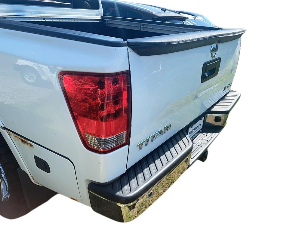 2014 Nissan Titan Crew Cab SV 4X4 SWB in Brantford, Ontario - 3 - w1024h768px