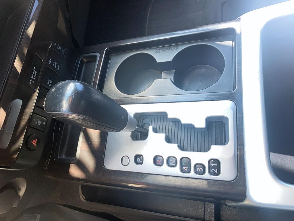 2014 Nissan Titan Crew Cab SV 4X4 SWB in Brantford, Ontario - 14 - w1024h768px