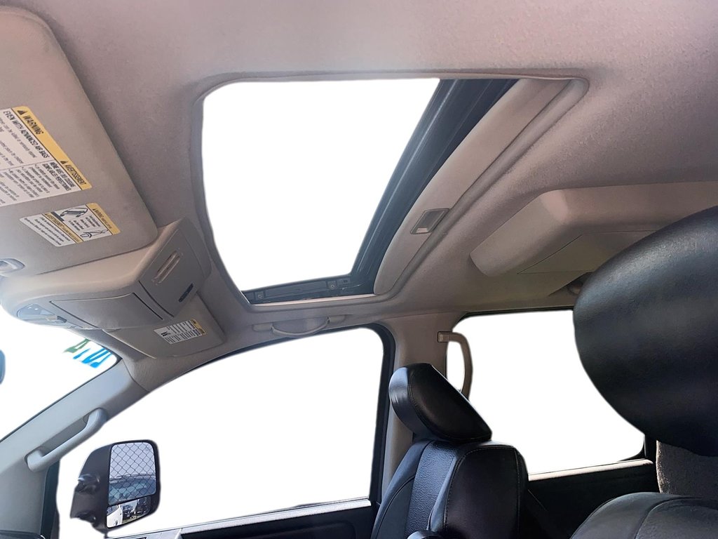 2014 Nissan Titan Crew Cab SV 4X4 SWB in Brantford, Ontario - 17 - w1024h768px