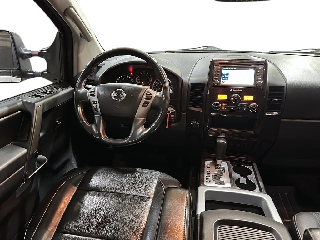 2014 Nissan Titan Crew Cab SV 4X4 SWB in Stratford, Ontario - 8 - w1024h768px