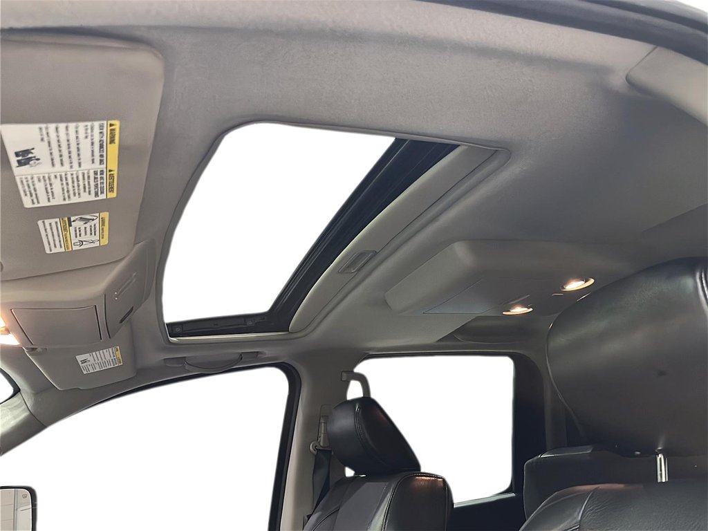 2014 Nissan Titan Crew Cab SV 4X4 SWB in Stratford, Ontario - 16 - w1024h768px