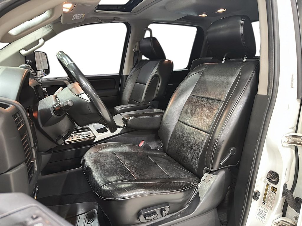 2014 Nissan Titan Crew Cab SV 4X4 SWB in Stratford, Ontario - 7 - w1024h768px