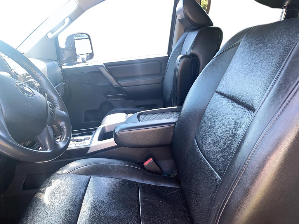 2014 Nissan Titan Crew Cab SV 4X4 SWB in Brantford, Ontario - 8 - w1024h768px