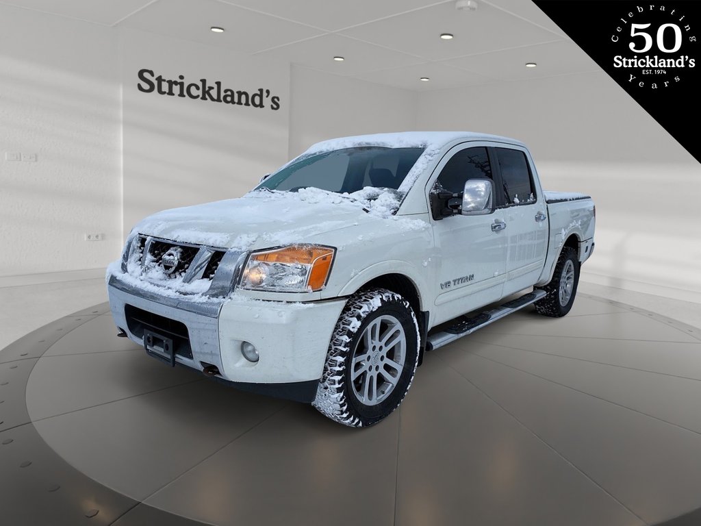 2014  Titan Crew Cab SV 4X4 SWB in Brantford, Ontario - 1 - w1024h768px