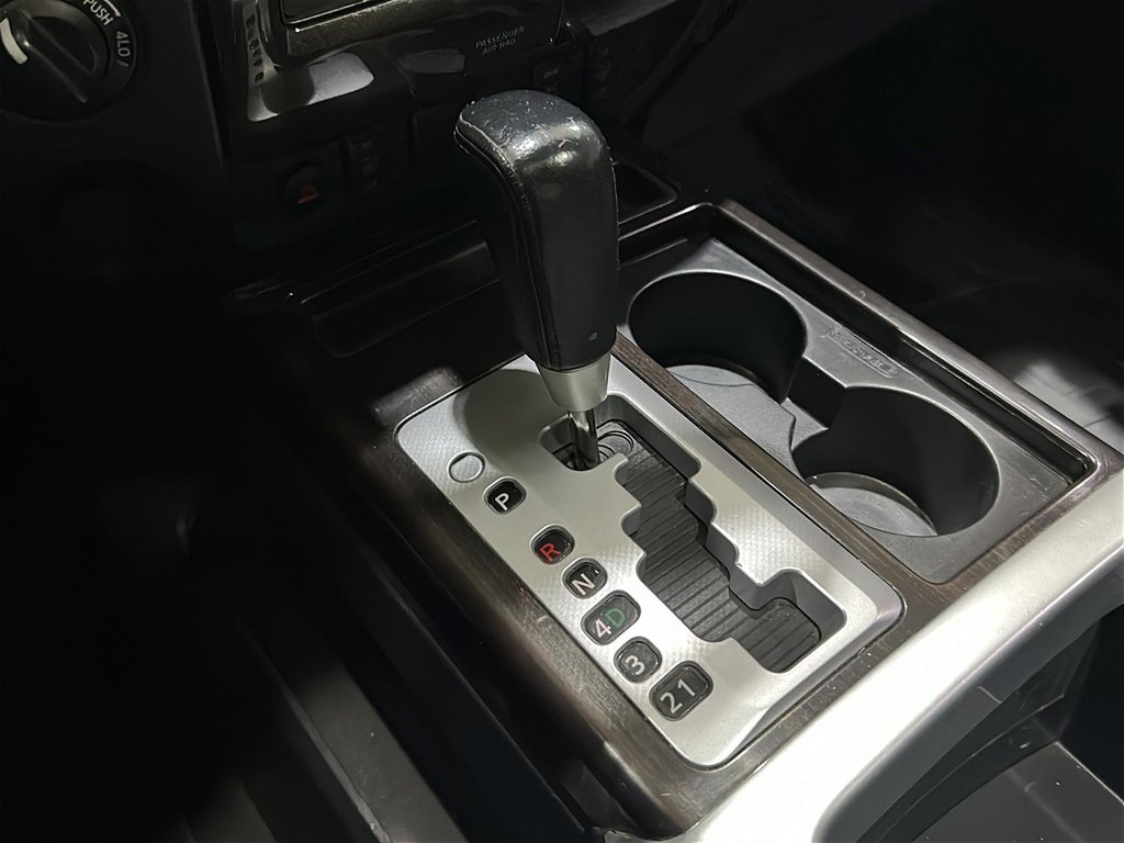 2014 Nissan Titan Crew Cab SV 4X4 SWB in Stratford, Ontario - 13 - w1024h768px