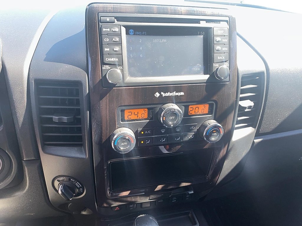 2014 Nissan Titan Crew Cab SV 4X4 SWB in Brantford, Ontario - 13 - w1024h768px