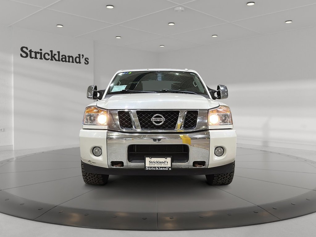 2014 Nissan Titan Crew Cab SV 4X4 SWB in Stratford, Ontario - 2 - w1024h768px