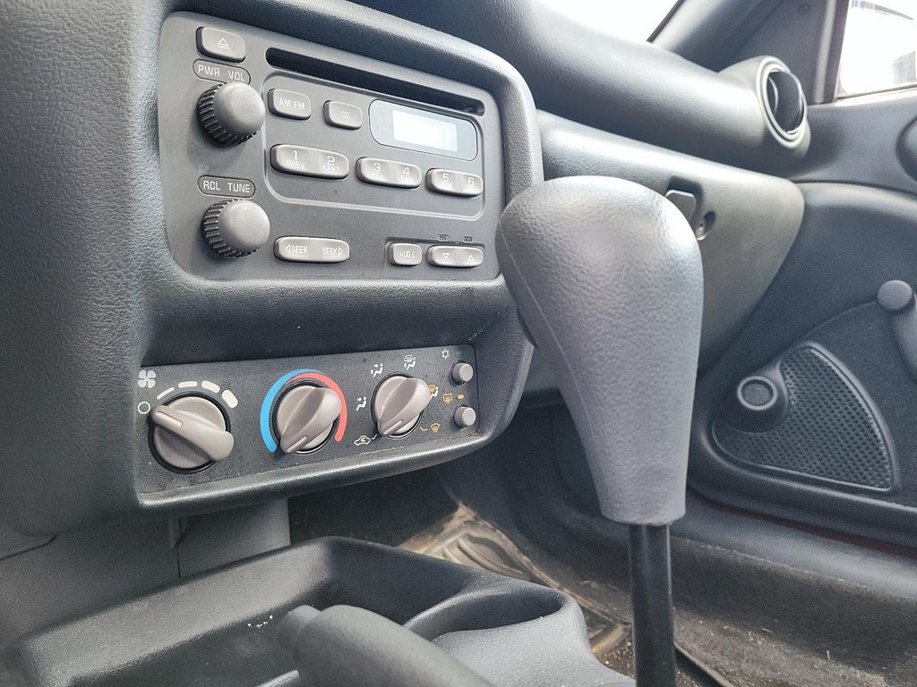 2005 Pontiac Sunfire 2Dr Coupe GT in Brantford, Ontario - 14 - w1024h768px