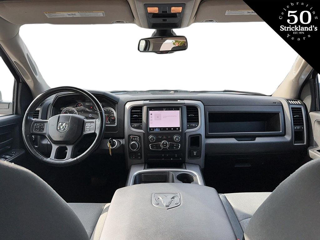 2022  RAM 1500 Classic Crew Cab 4x4 (DS) ST (140.5 WB 5'7 Box) SWB in Brantford, Ontario - 7 - w1024h768px